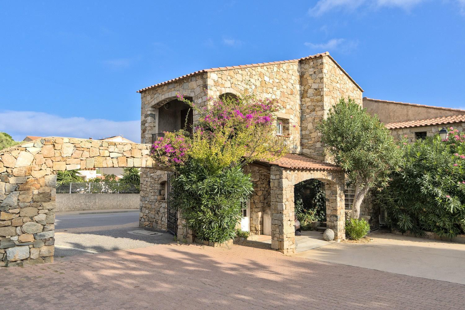 LʼÎle-Rousse Hotel Casa Rossa & Spa מראה חיצוני תמונה